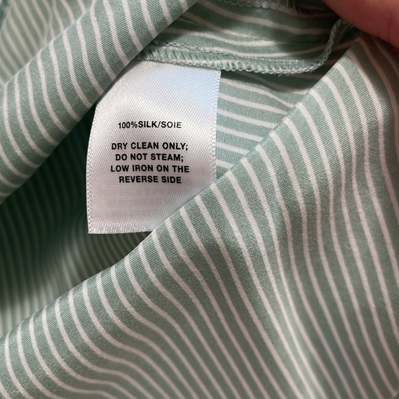 LAFAYETTE 148 silk pin striped blouse! - Picture 7 of 7